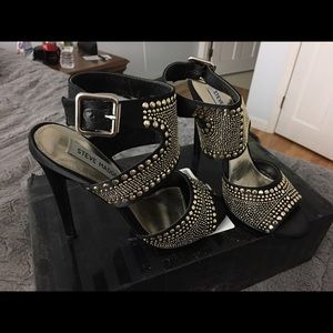 Steve Madden Black/Gold Strappy Heels
